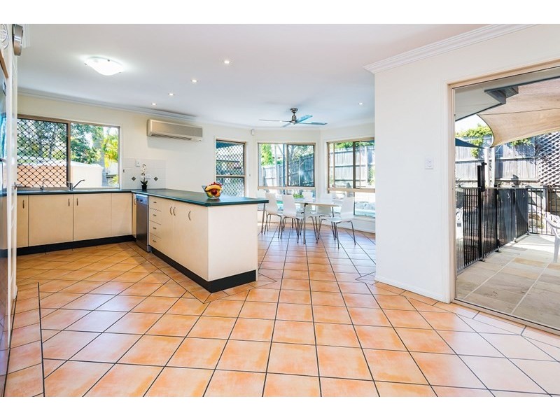 1 Picardi Close, Mansfield QLD 4122