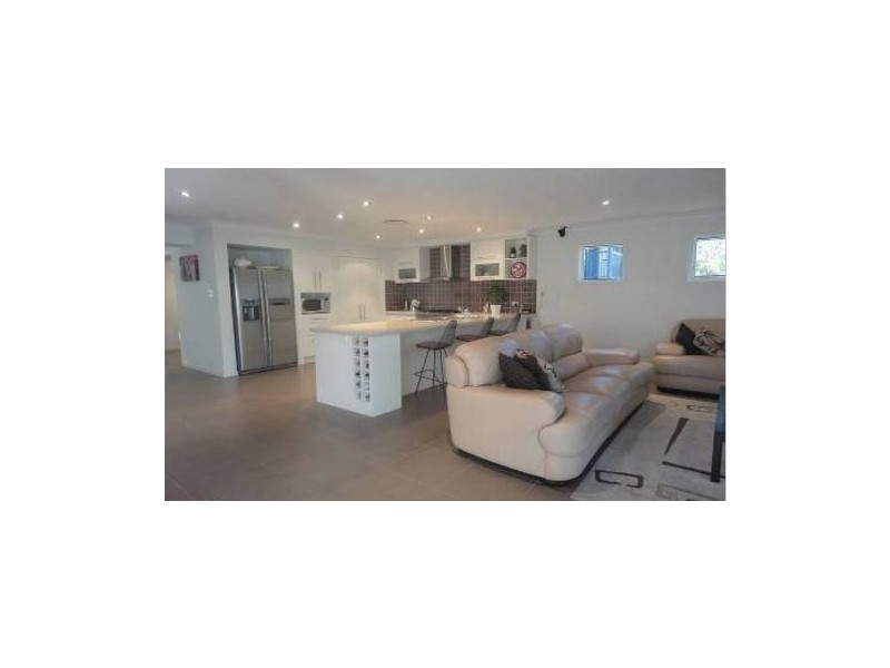 21 Sovereign Close, Wishart QLD 4122