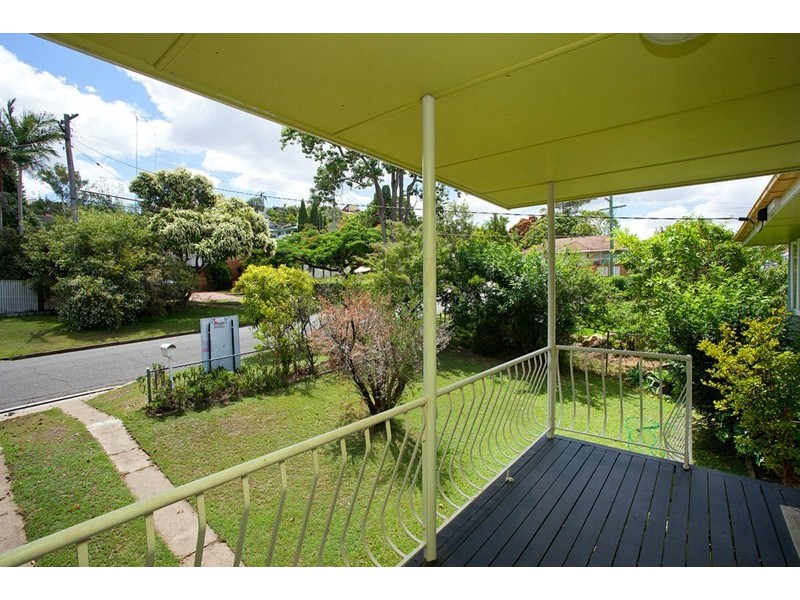 4 Curfew Street, Upper Mount Gravatt QLD 4122