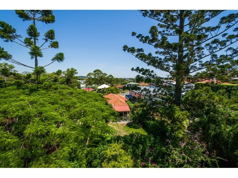 32 Lade Street, Coorparoo QLD 4151