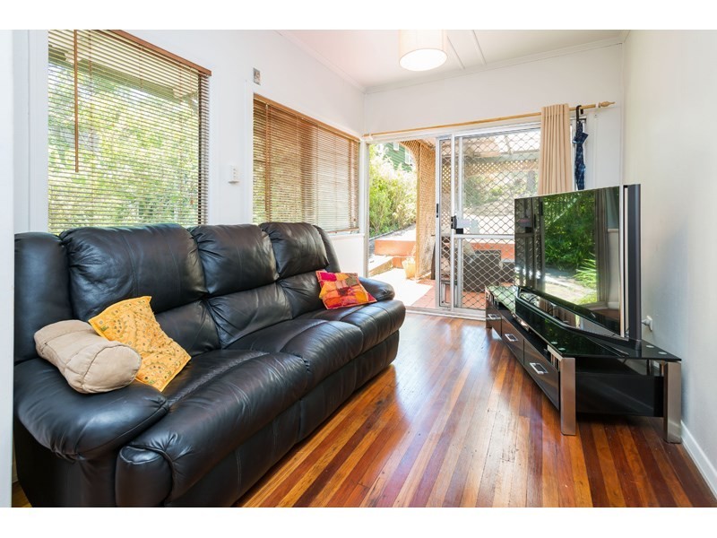 32 Lade Street, Coorparoo QLD 4151