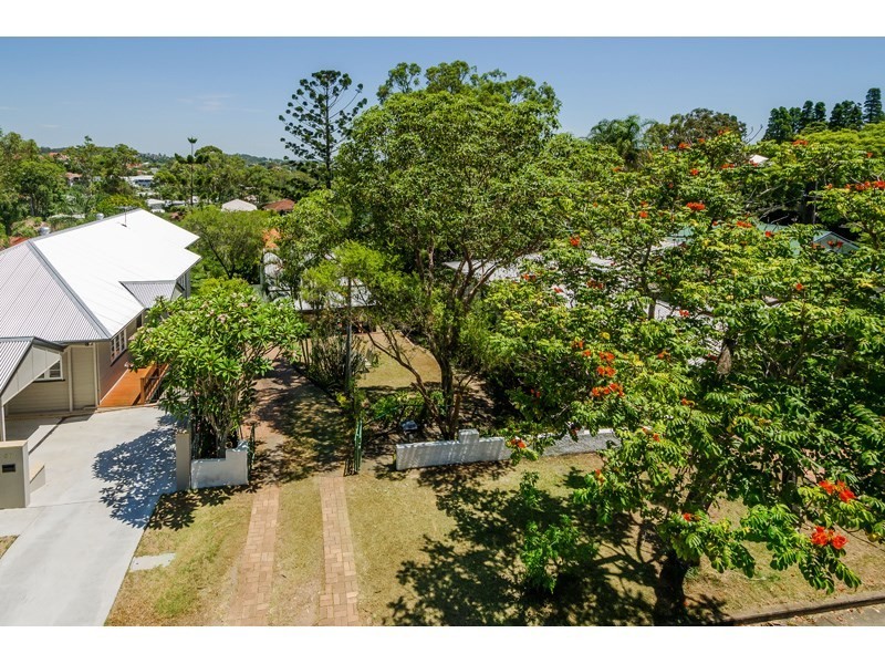 32 Lade Street, Coorparoo QLD 4151
