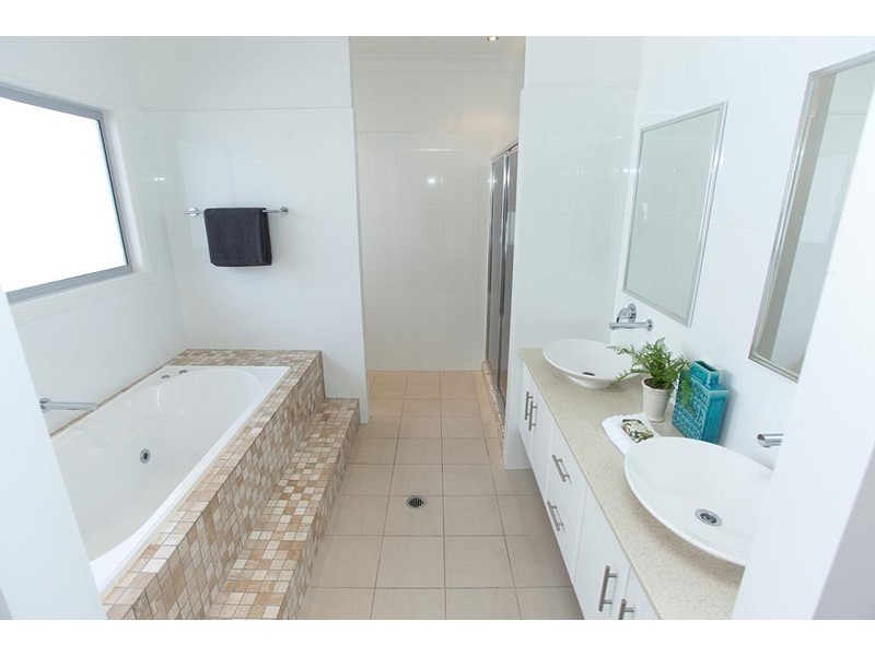 40 Latimer Street, Holland Park QLD 4121