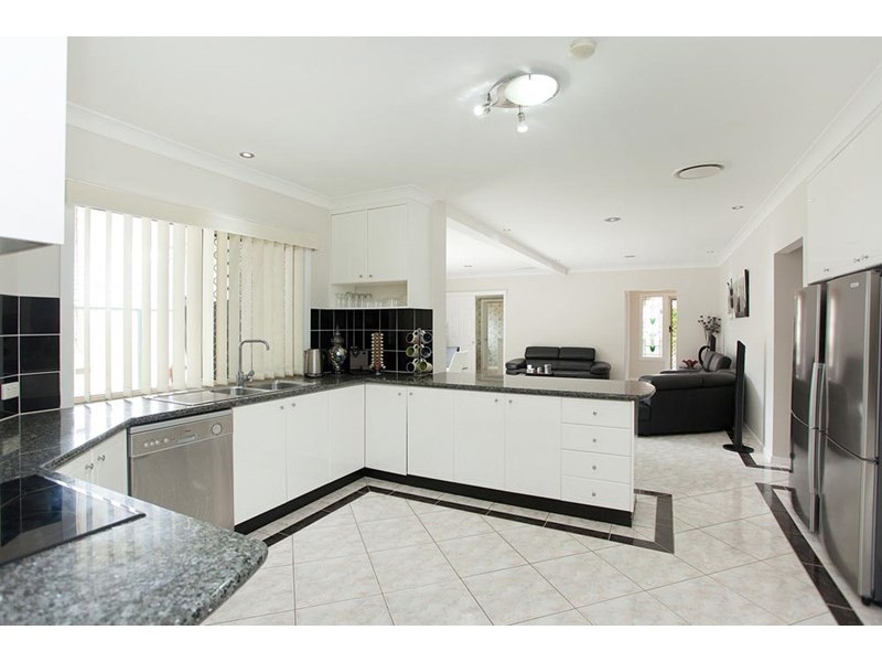 61 Catania Street South, Wishart QLD 4122