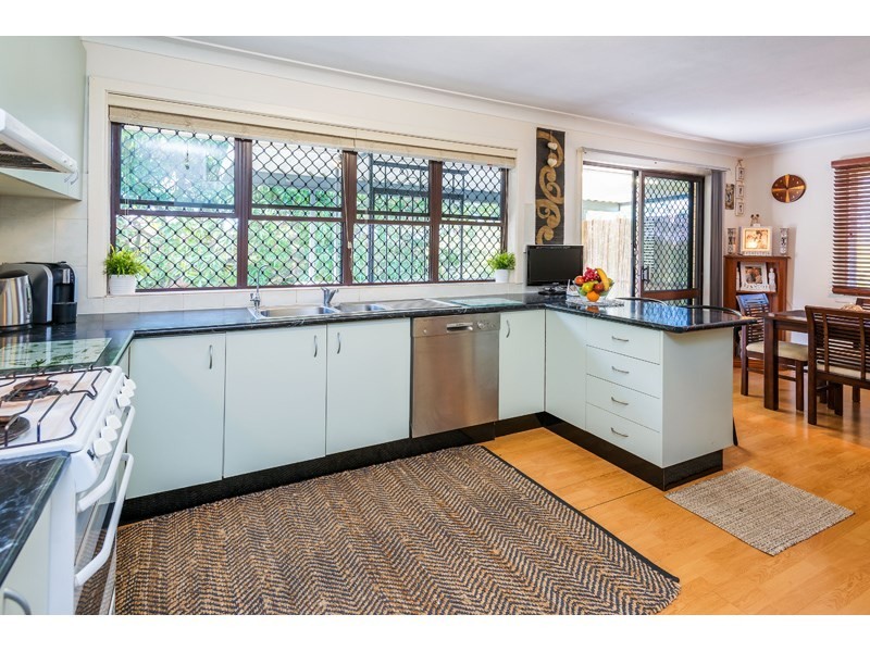 15 Cresthaven Drive, Mansfield QLD 4122