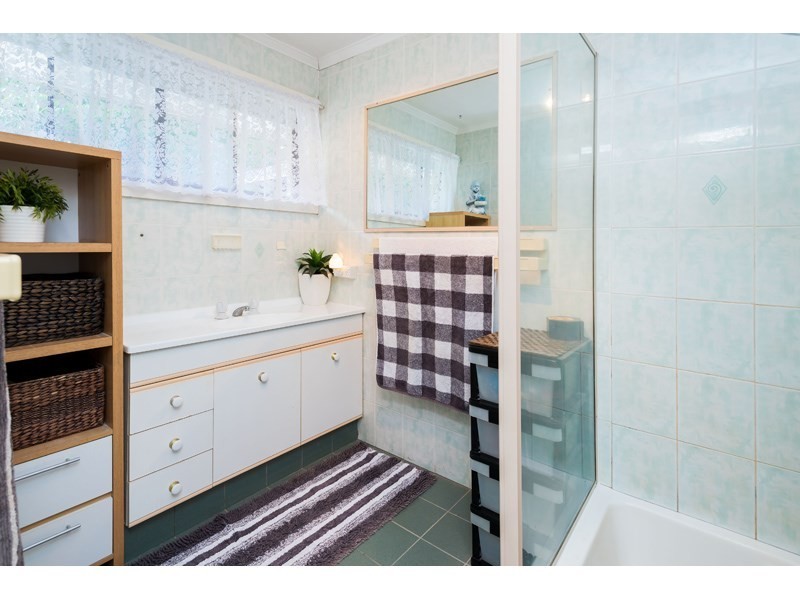 15 Cresthaven Drive, Mansfield QLD 4122