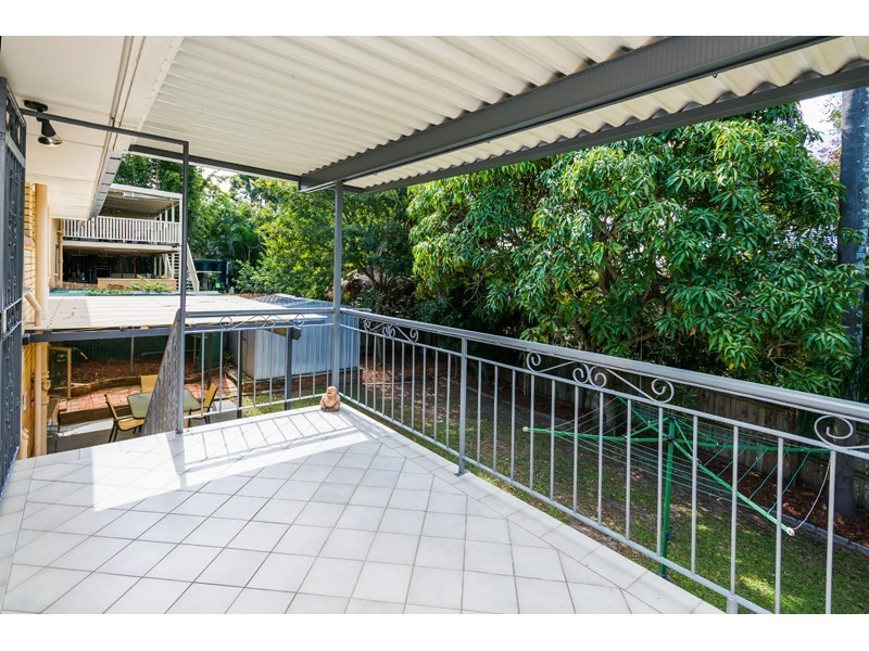 15 Cresthaven Drive, Mansfield QLD 4122