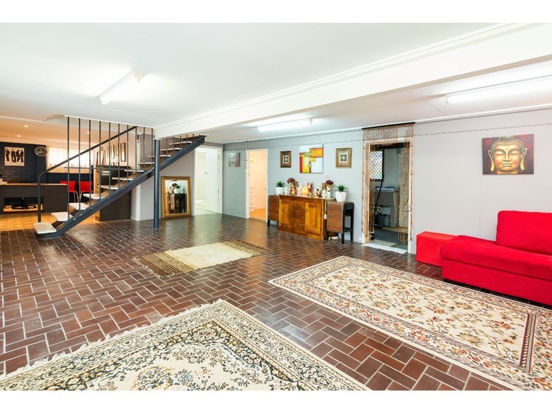 15 Cresthaven Drive, Mansfield QLD 4122