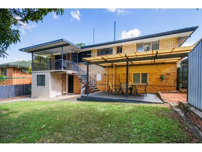 15 Cresthaven Drive, Mansfield QLD 4122