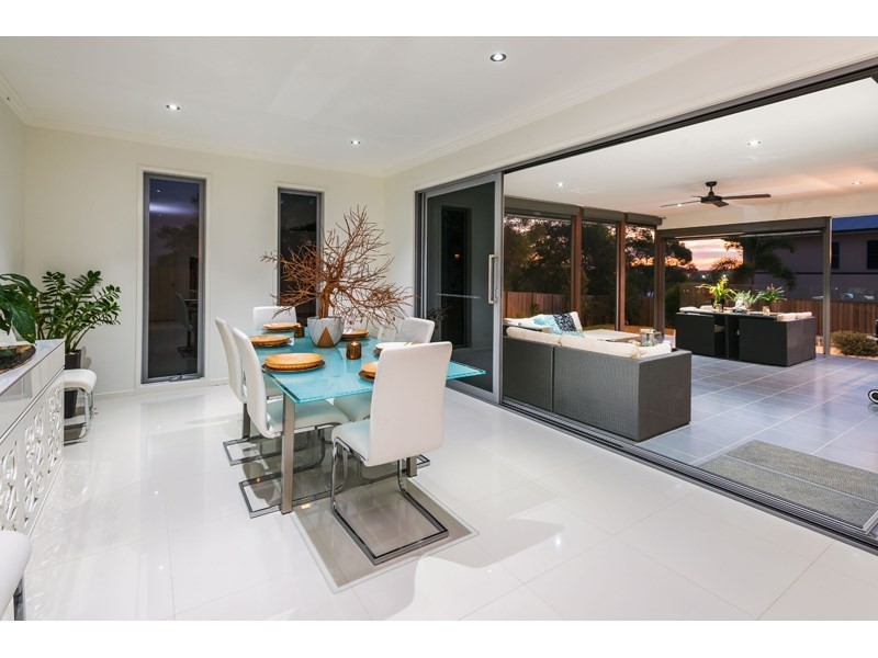 122 Ridgeview Street, Carindale QLD 4152