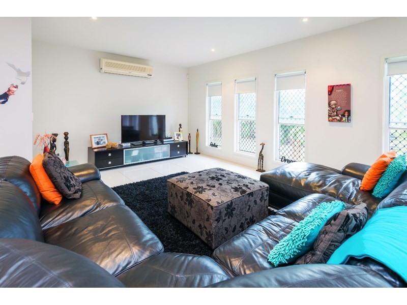 3 Paisley Court, Mount Warren Park QLD 4207