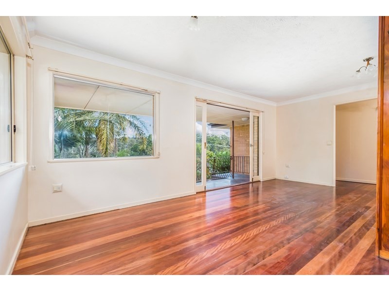 43 Dobbs Street, Holland Park West QLD 4121