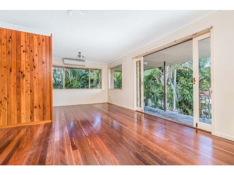 43 Dobbs Street, Holland Park West QLD 4121