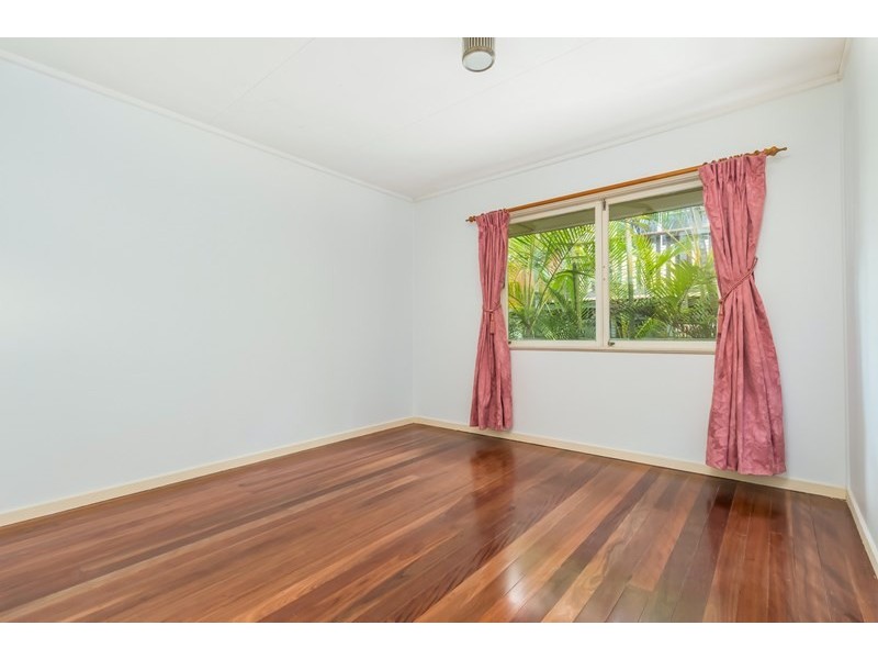 43 Dobbs Street, Holland Park West QLD 4121