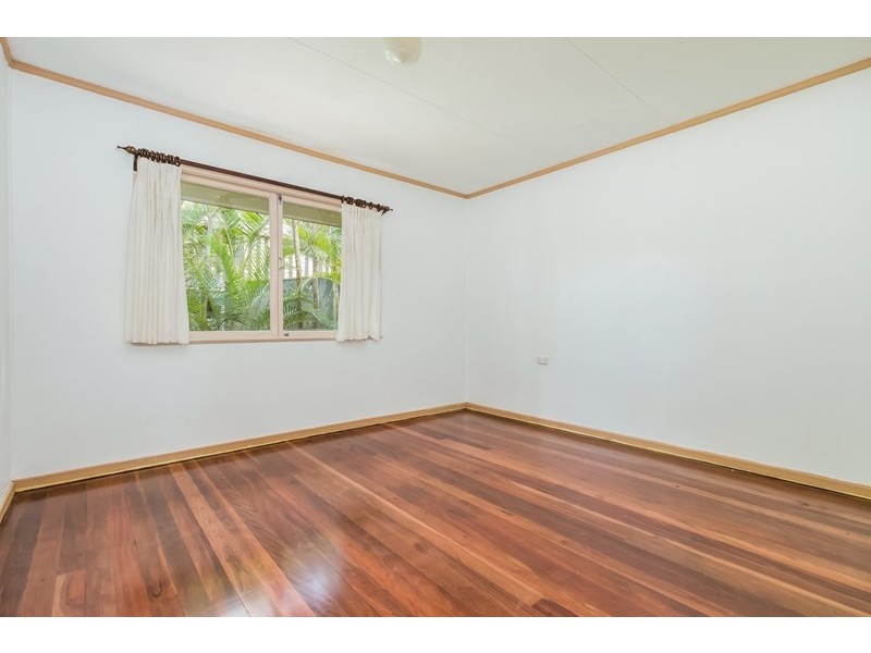 43 Dobbs Street, Holland Park West QLD 4121