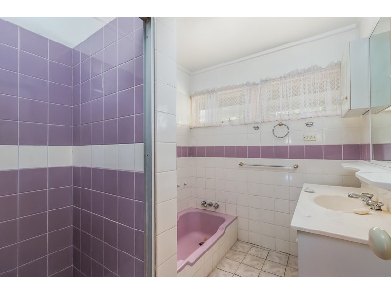 43 Dobbs Street, Holland Park West QLD 4121