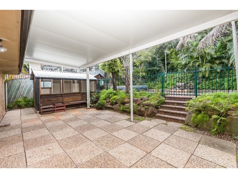 43 Dobbs Street, Holland Park West QLD 4121