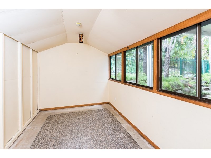 43 Dobbs Street, Holland Park West QLD 4121