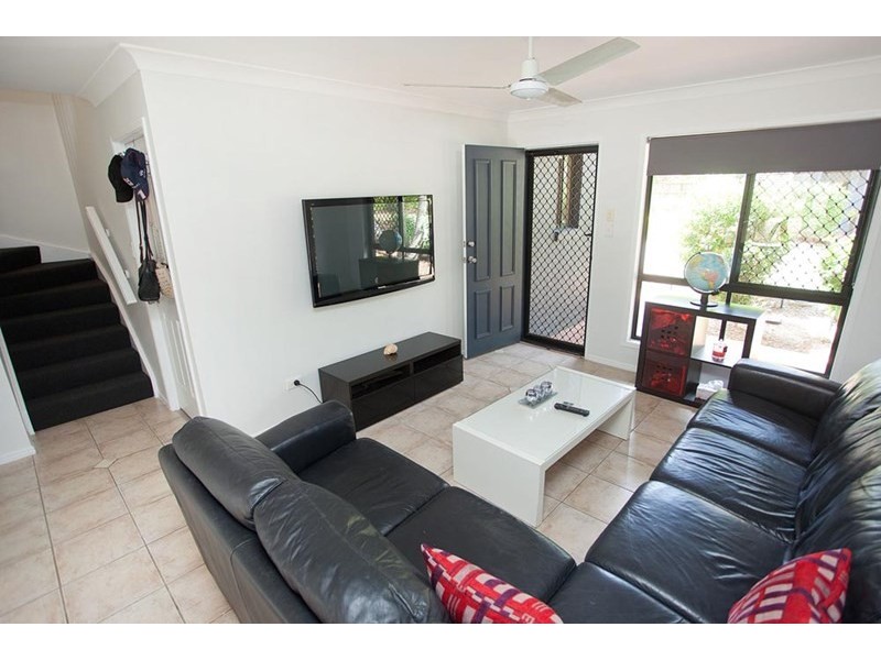6/7 Nev Close, Wishart QLD 4122