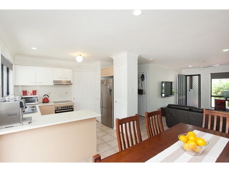 6/7 Nev Close, Wishart QLD 4122