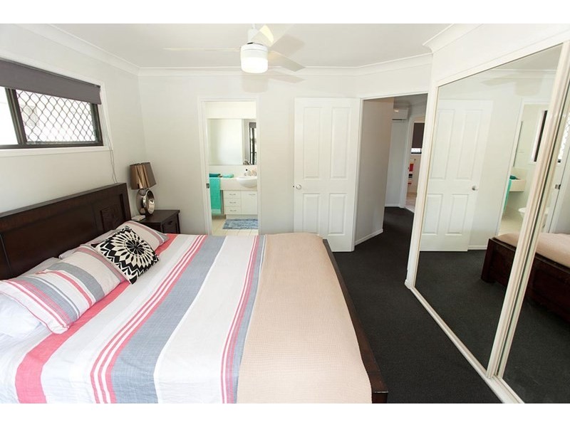 6/7 Nev Close, Wishart QLD 4122