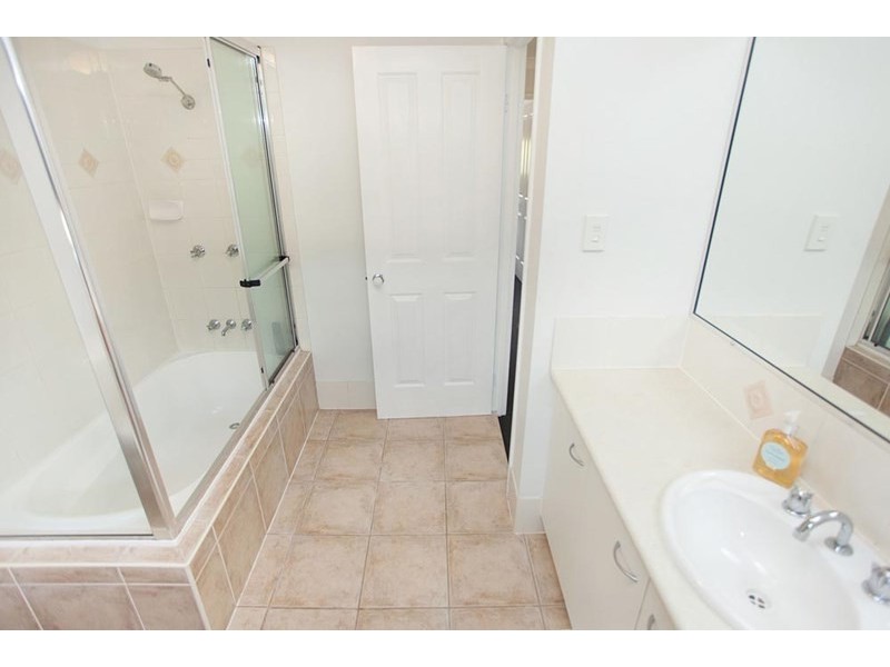 6/7 Nev Close, Wishart QLD 4122