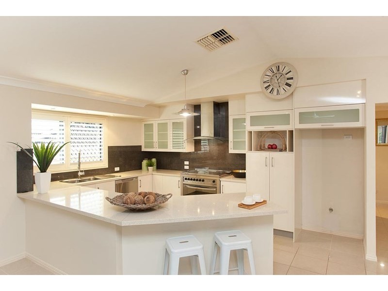 16 Lachine Place, Mansfield QLD 4122