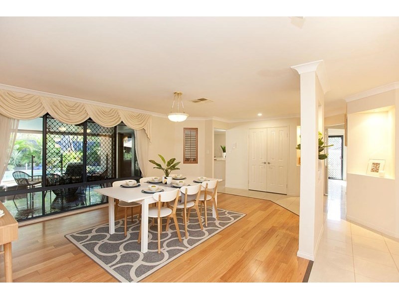 16 Lachine Place, Mansfield QLD 4122