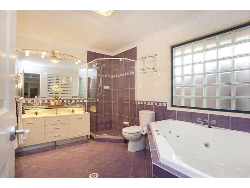 16 Lachine Place, Mansfield QLD 4122