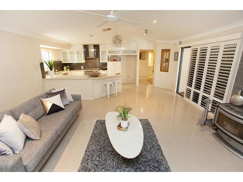 16 Lachine Place, Mansfield QLD 4122