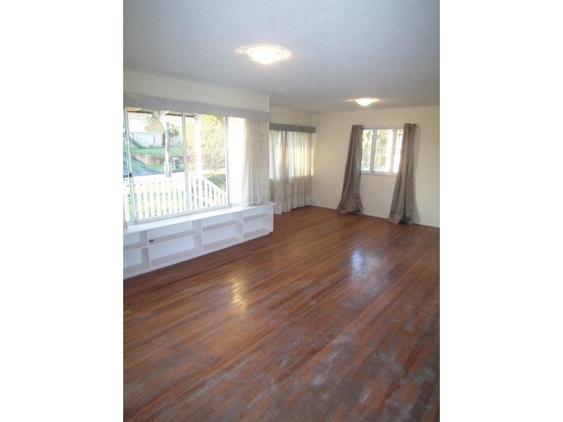 10 Alberon Street, Wishart QLD 4122