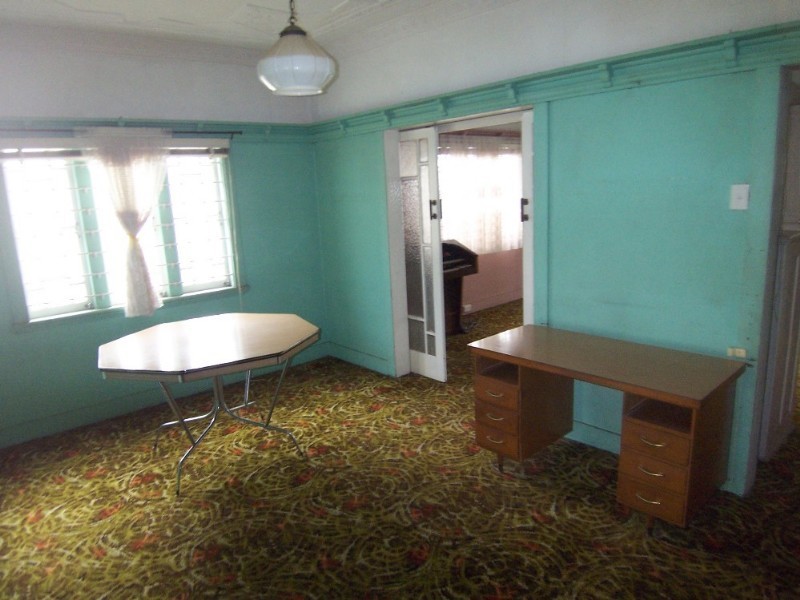 1109 Logan Road, Holland Park West QLD 4121