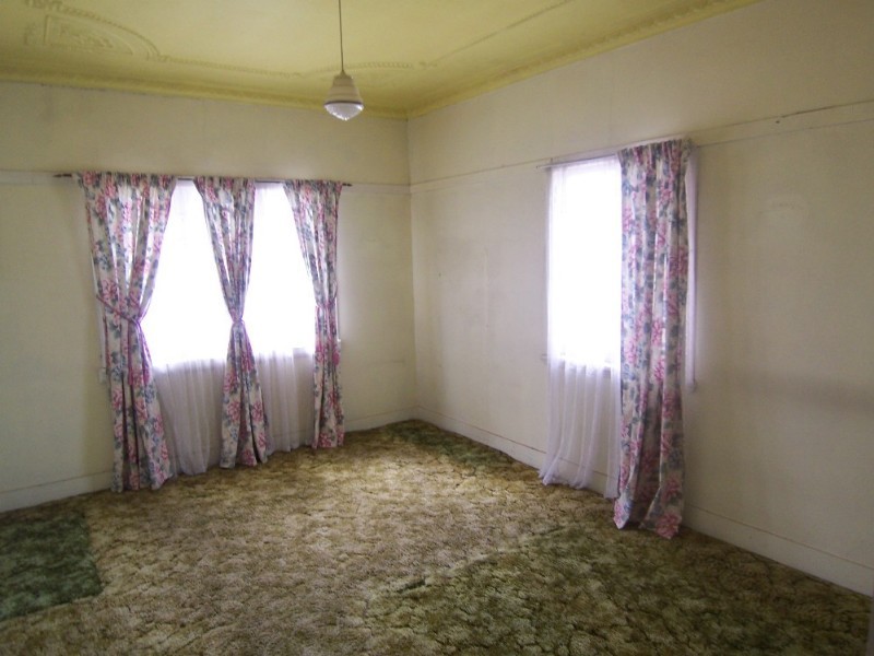 1109 Logan Road, Holland Park West QLD 4121