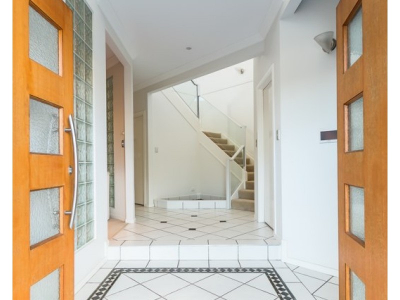 32 Sunset Place, Carindale QLD 4152