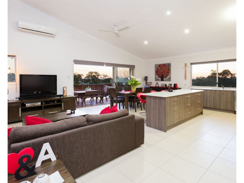 18 Carnarvon Crescent, Waterford QLD 4133