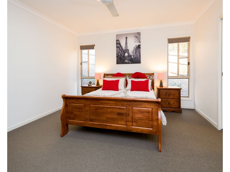 18 Carnarvon Crescent, Waterford QLD 4133