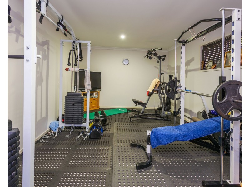 18 Carnarvon Crescent, Waterford QLD 4133