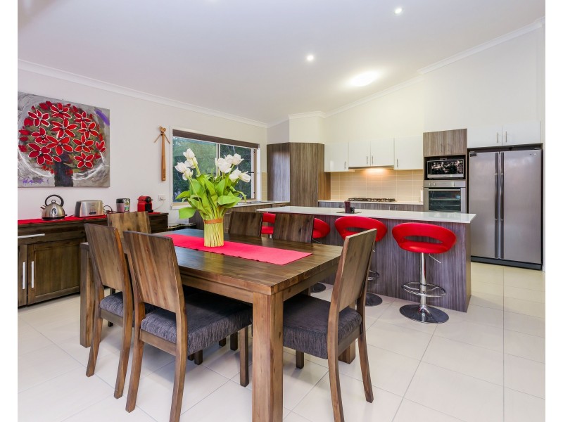 18 Carnarvon Crescent, Waterford QLD 4133