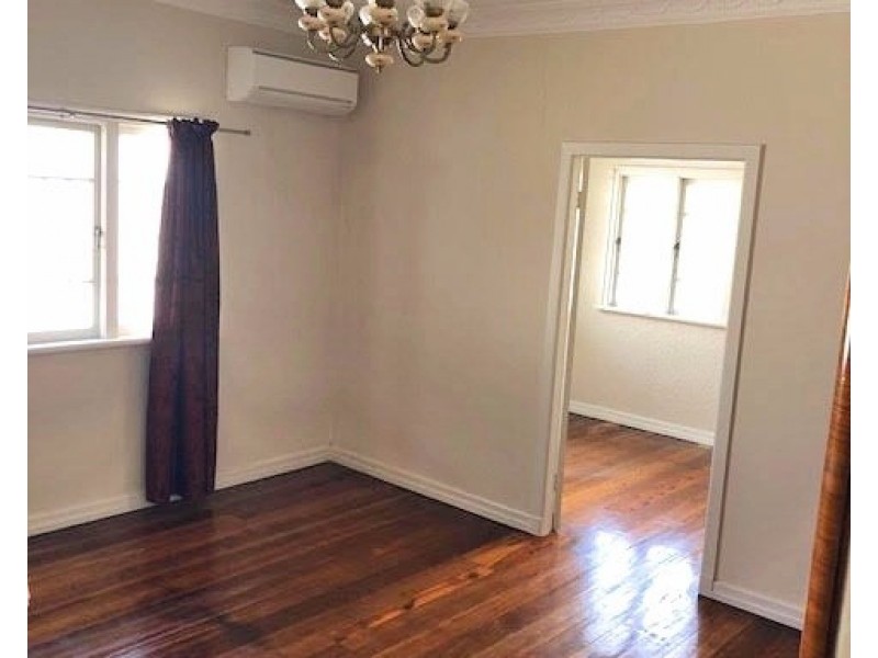 16 Broadwater Road, Mount Gravatt East QLD 4122