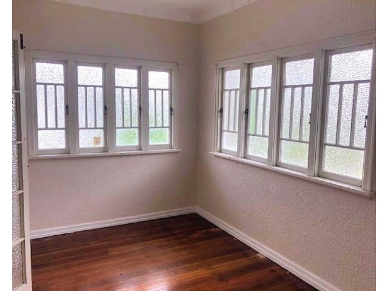 16 Broadwater Road, Mount Gravatt East QLD 4122