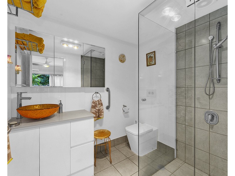 1/10 Vernon Terrace, Teneriffe QLD 4005