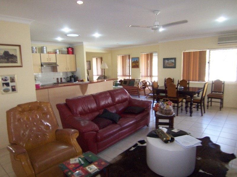 18 Tuckeroo Place, Sunnybank Hills QLD 4109