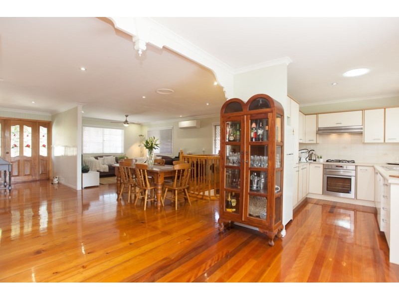 16 Burlington Street, Holland Park QLD 4121