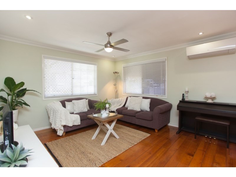 16 Burlington Street, Holland Park QLD 4121