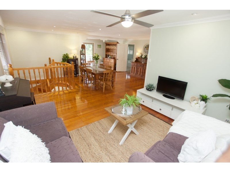 16 Burlington Street, Holland Park QLD 4121