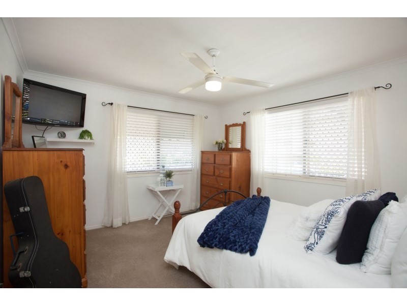 16 Burlington Street, Holland Park QLD 4121