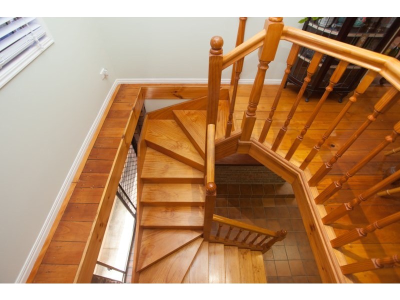 16 Burlington Street, Holland Park QLD 4121