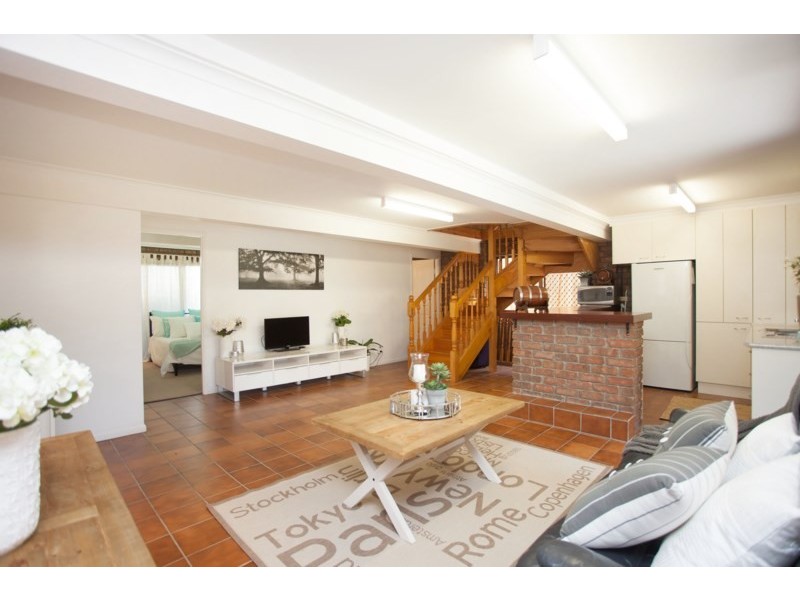 16 Burlington Street, Holland Park QLD 4121