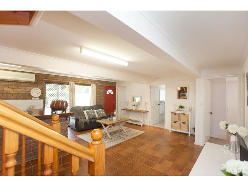 16 Burlington Street, Holland Park QLD 4121