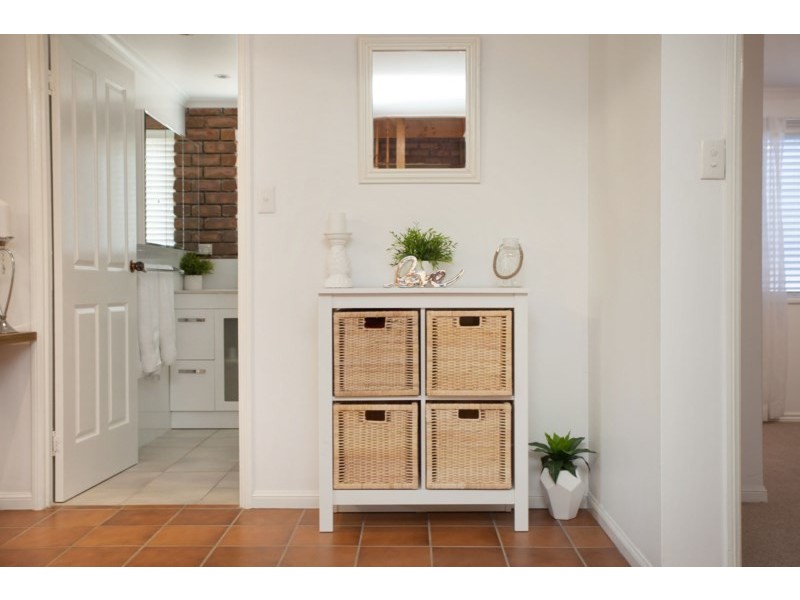 16 Burlington Street, Holland Park QLD 4121